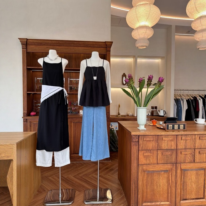 Clothing store, cashier counte - đánh giá và giá Office Furniture Second Hand